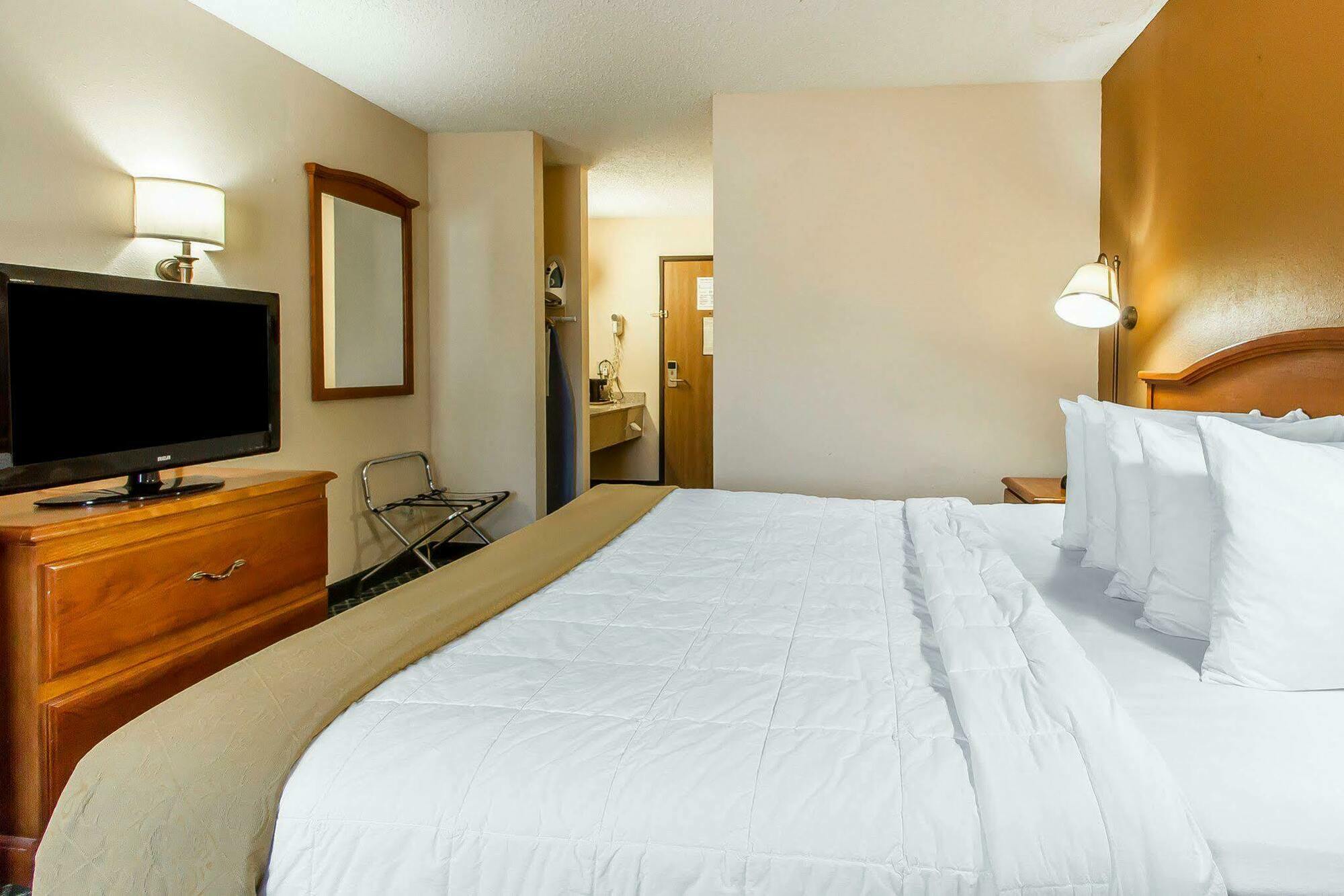 Quality Inn Burlington Near Hwy 34 Eksteriør billede